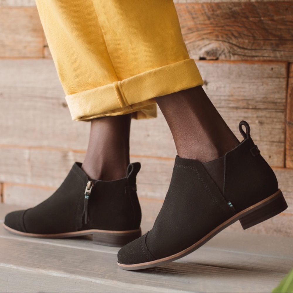 Toms Reese Cap Toe Suede Chelsea Boots Size 10